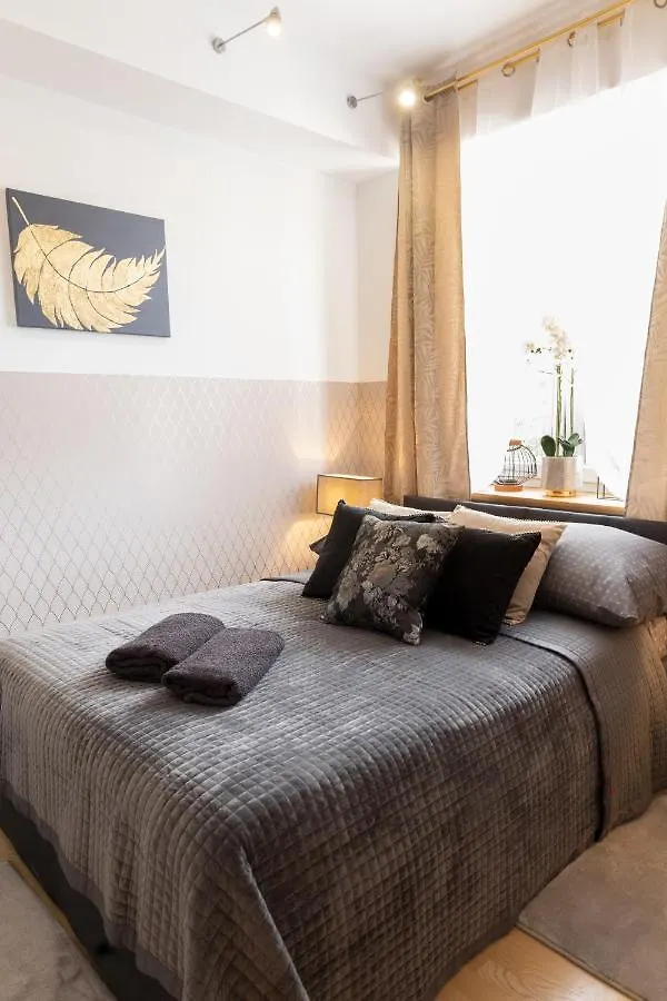 Clicktheflat Szkolna Palace Of Culture Apart Rooms Warsaw