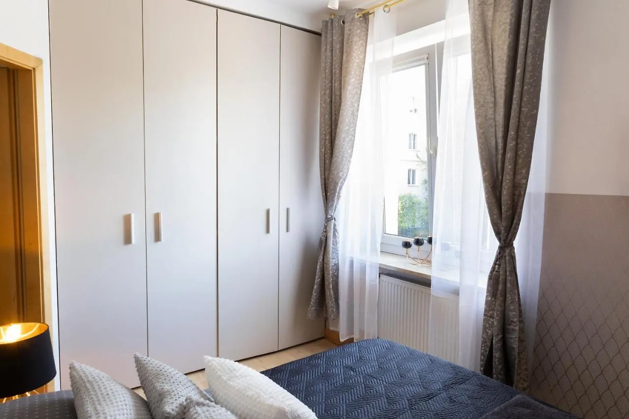 Clicktheflat Szkolna Palace Of Culture Apart Rooms Warsaw Poland