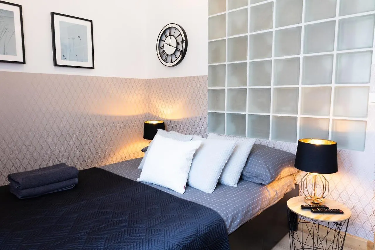 Homestay Clicktheflat Szkolna Palace Of Culture Apart Rooms Warsaw
