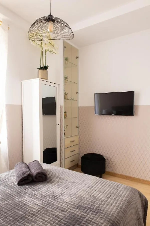 Clicktheflat Szkolna Palace Of Culture Apart Rooms Warsaw Homestay